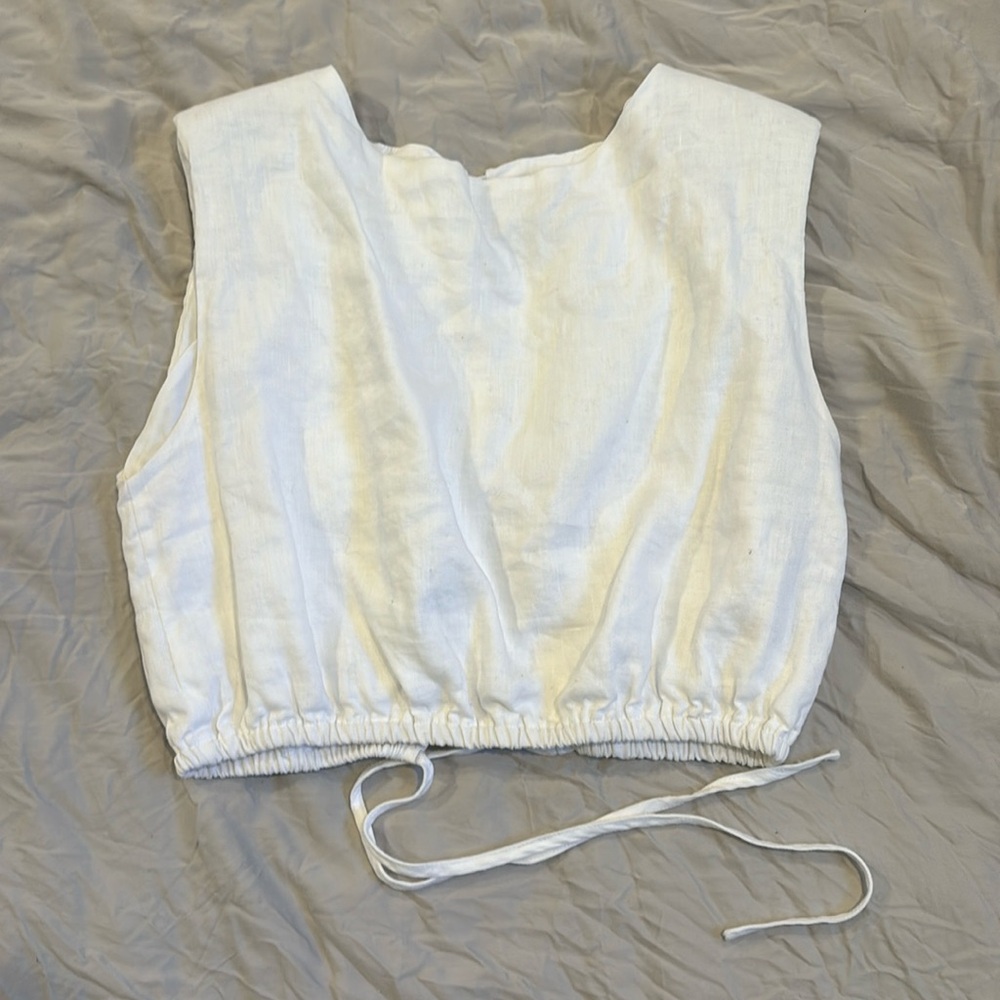 DISSH white crop top in size US 4
